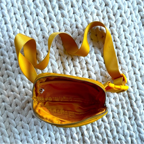 Lululemon Everywhere Belt Bag - Picture 9 of 9